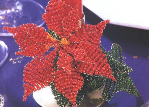 рождественский цветок из бисера