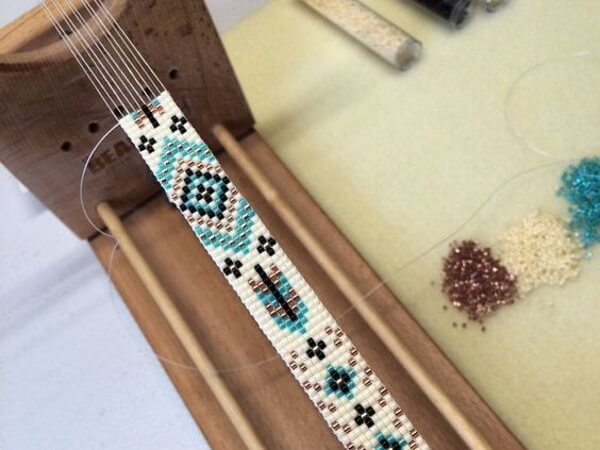 Схемы плетения браслетов из бисера на станке